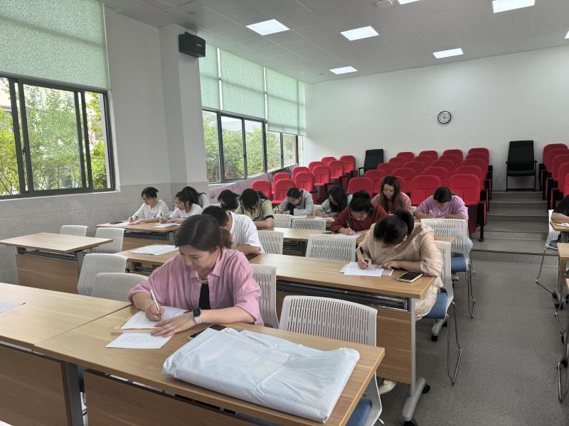 学科素养写字比赛1.JPG 学科素养写字比赛1.JPG