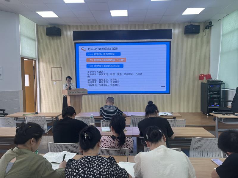 期初学科培训2.jpg 期初学科培训2.jpg