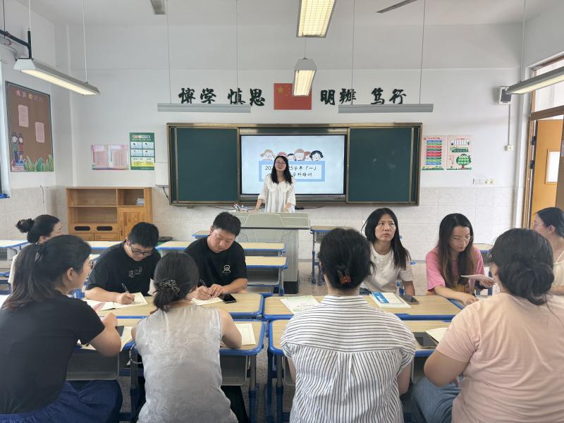 期初学科培训1.JPG 期初学科培训1.JPG