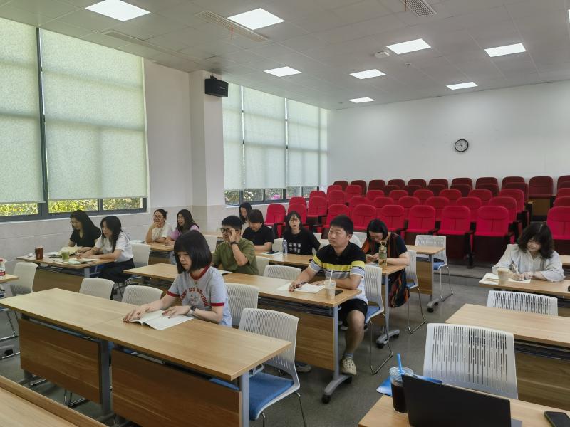 语文期初学科培训2.jpg 语文期初学科培训2.jpg